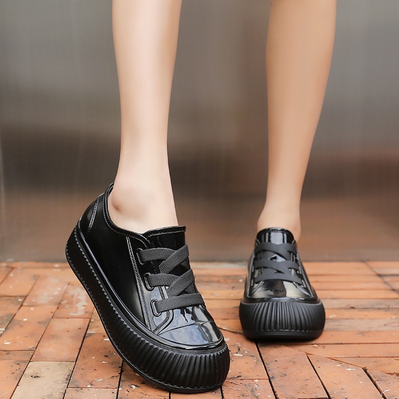 Ženske kišne čizme s niskim vrhom, PVC gornji dio, protuklizna debela potplata, slip-on, srednja visina pete 3–5 cm