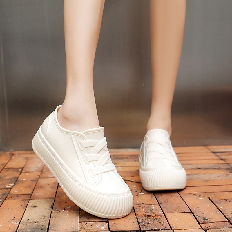Ženske kišne čizme s niskim vrhom, PVC gornji dio, protuklizna debela potplata, slip-on, srednja visina pete 3–5 cm
