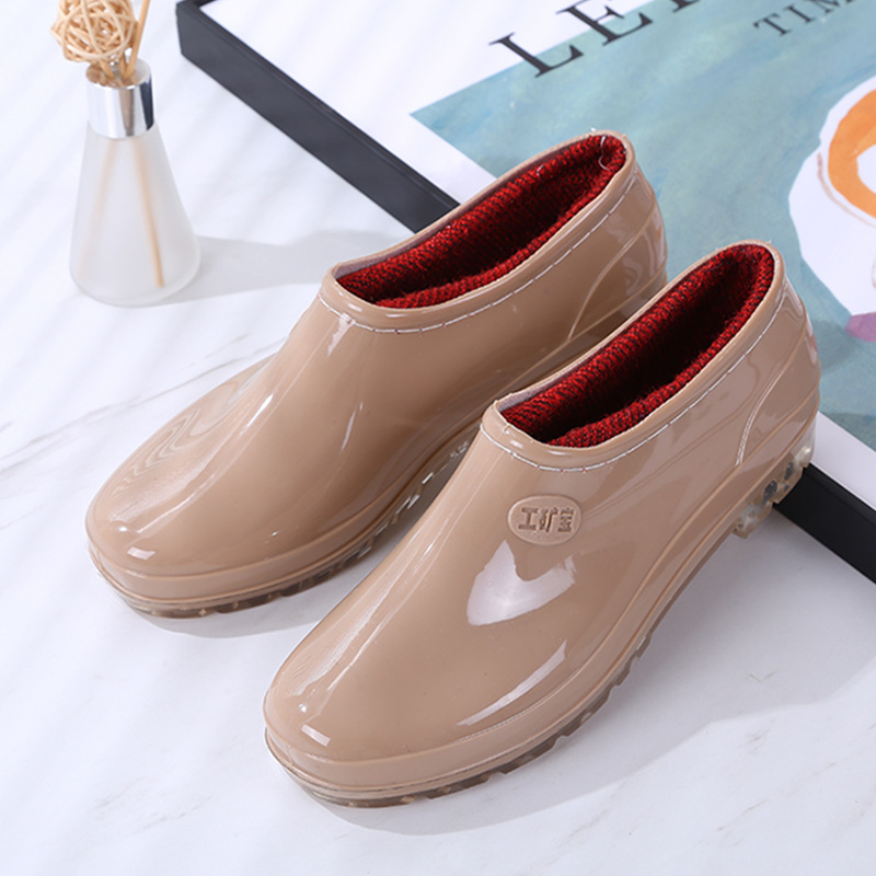 Dámske nízke čižmy do dažďa s fleecovou výstelkou, PVC vrchnák, slip-on, protišmyková podrážka – jar a jeseň