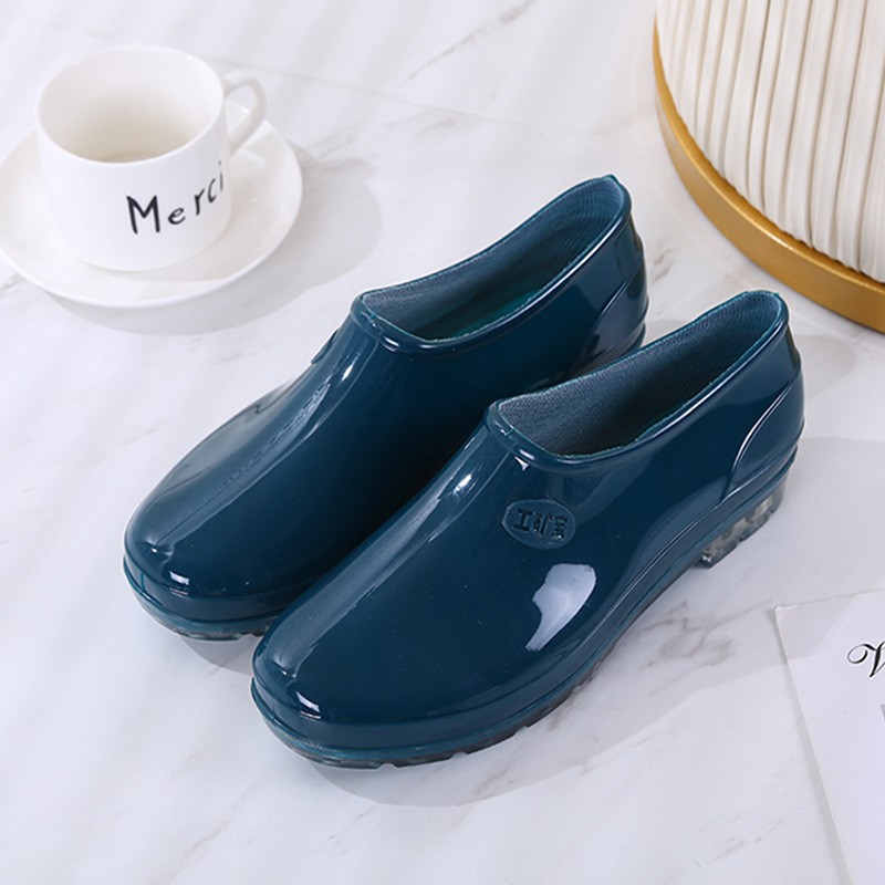 Dámske nízke čižmy do dažďa s fleecovou výstelkou, PVC vrchnák, slip-on, protišmyková podrážka – jar a jeseň