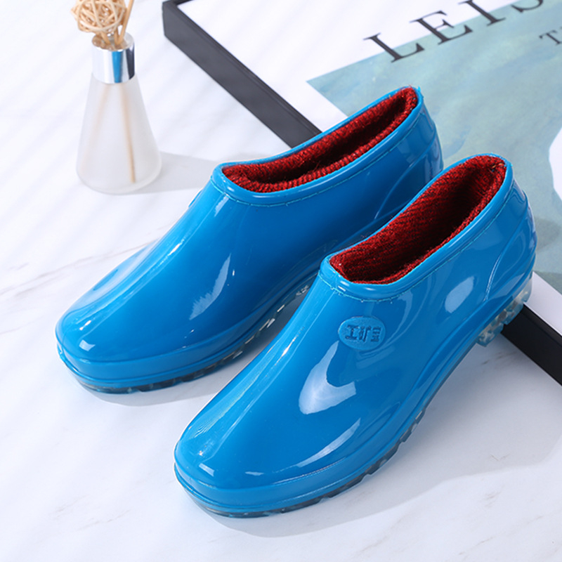 Dámske nízke čižmy do dažďa s fleecovou výstelkou, PVC vrchnák, slip-on, protišmyková podrážka – jar a jeseň