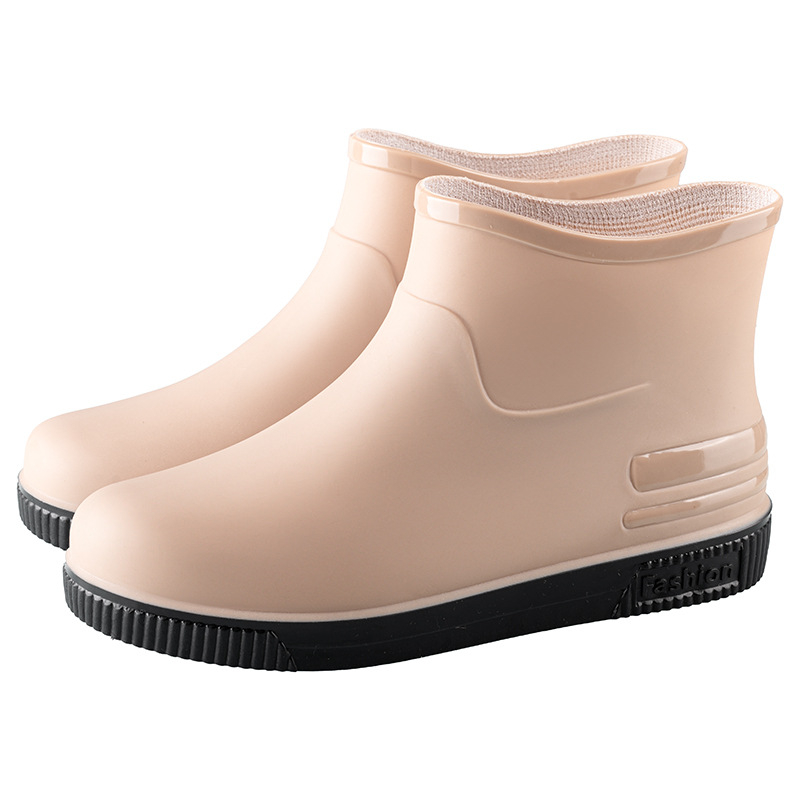 Ženske kišne čizme - PVC gornji dio, kratka visina čizme, niski pet 1–3 cm, četiri sezone
