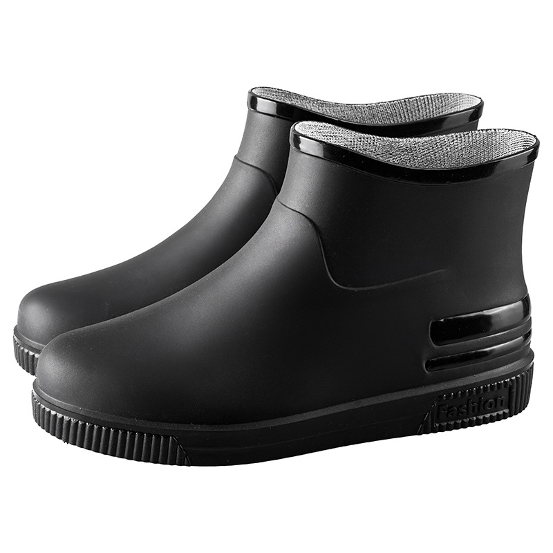 Ženske kišne čizme - PVC gornji dio, kratka visina čizme, niski pet 1–3 cm, četiri sezone