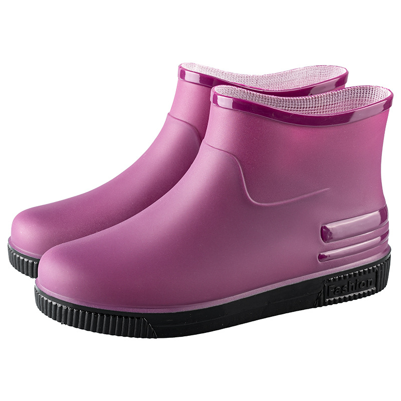 Ženske kišne čizme - PVC gornji dio, kratka visina čizme, niski pet 1–3 cm, četiri sezone