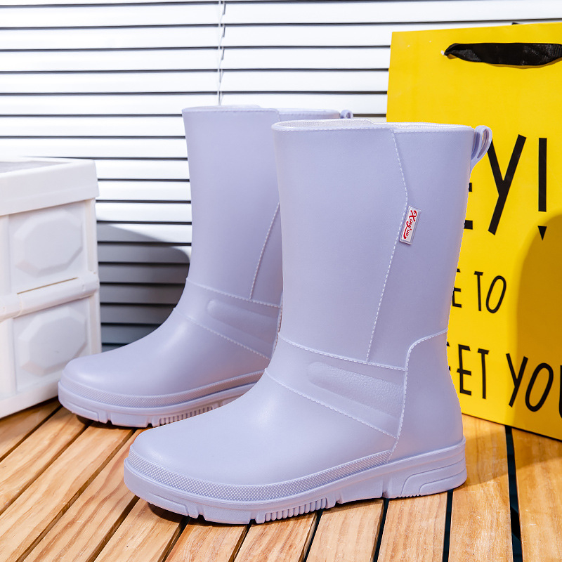 Ženske čizme za kišu, PVC gornji dio, srednja duljina do potkoljenice, niski pet 1–3 cm, jednostavni uzorak