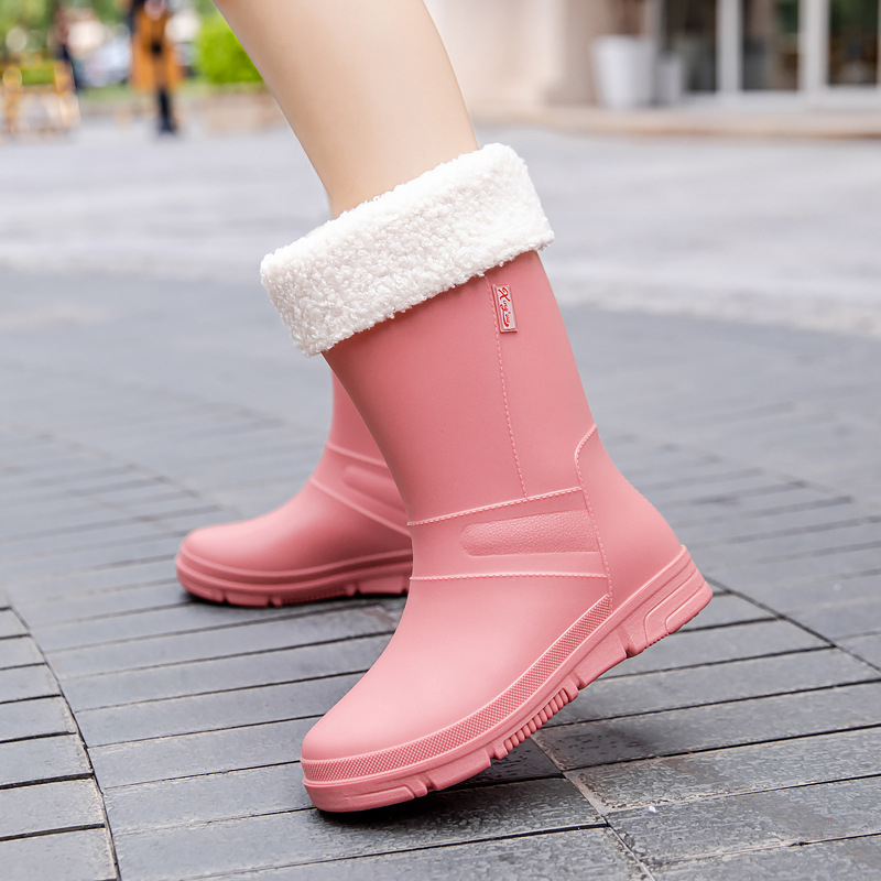 Ženske čizme za kišu, PVC gornji dio, srednja duljina do potkoljenice, niski pet 1–3 cm, jednostavni uzorak