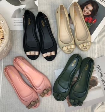 Damske casual sandale s PVC gornjim dijelom, prst u obliku riblje usta, ravna peta, đon s tehnologijom ubrizgavanja, nizak profil