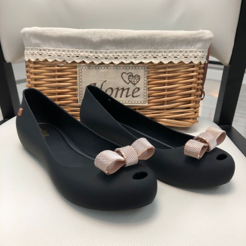 Damske casual sandale s PVC gornjim dijelom, prst u obliku riblje usta, ravna peta, đon s tehnologijom ubrizgavanja, nizak profil