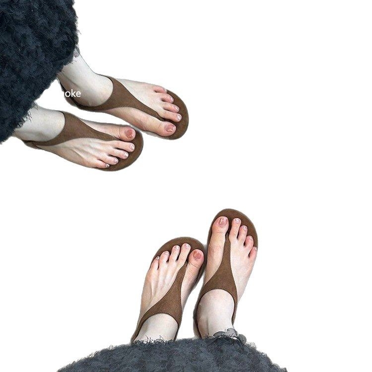 Rimske sandale s gornjim dijelom od mikrovlaknaste kože, gumeni potplat, okrugli vrh, niski dizajn, kopča