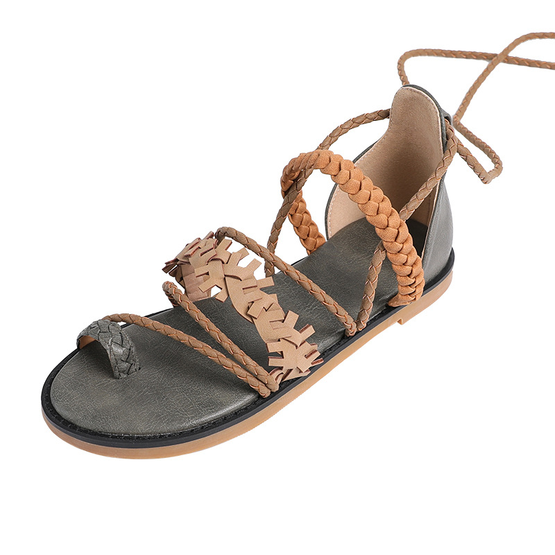 Πέδιλα με λουριά σε ρωμαϊκό στυλ, επάνω από μικροϊνες, καουουτσ σόλα, στρογγυλή μύτη