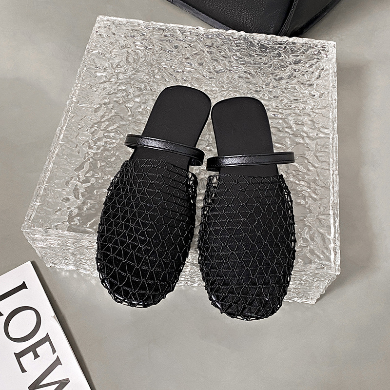 Ženske rimske sandale s mrežastim tkanjem i izrezima - Slip-On, okrugla prstna kapica, ravna potplata, PU gornji dio i PU potplat, prozračne, lagane, protuklizne