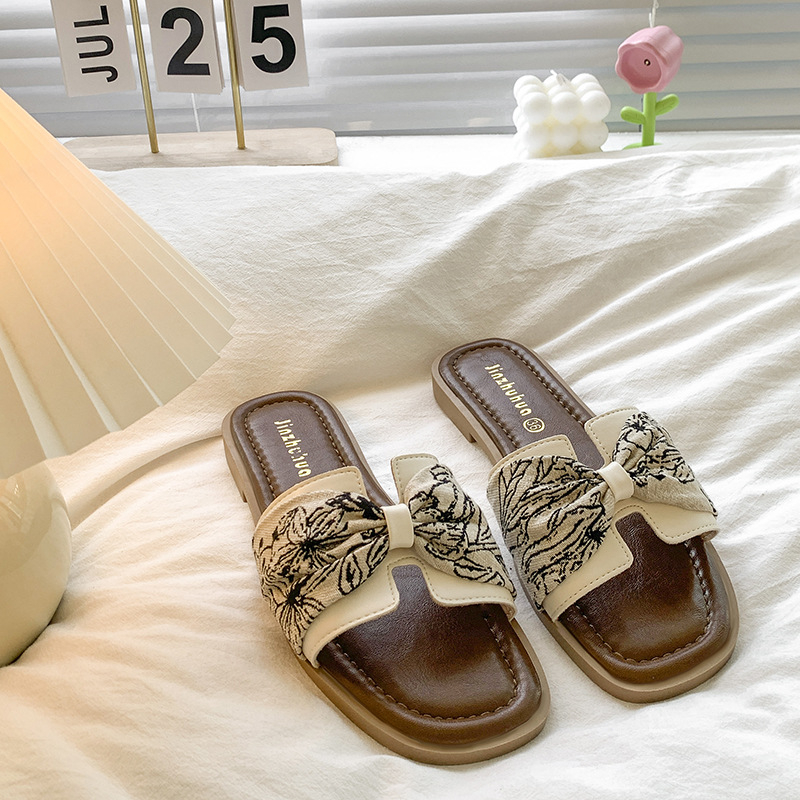 Ženske sandale s PU gornjim dijelom i gumom, camouflage uzorak, Slip-On zatvaranje, ravna potplata – ljeto 2025