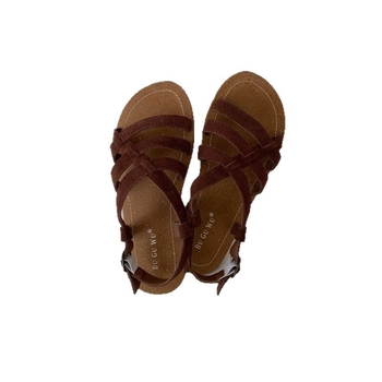 Jednoprstné sandále s mašličkou, zapínanie prackou, kruhová špička, plochá podrážka, horný materiál nubuk hovädzej kože, podrážka guma