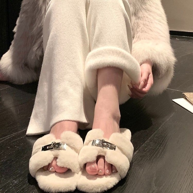 Koreai stílusú női szőrös papucs, felső és belső rész műszőr, gumitalp, slip-on