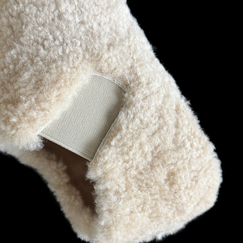 Ženske papuče od velura s umjetnom krznom, plastična potplata, debljina potplata 3-5 cm, jednobojni uzorak, svakodnevni casual stil