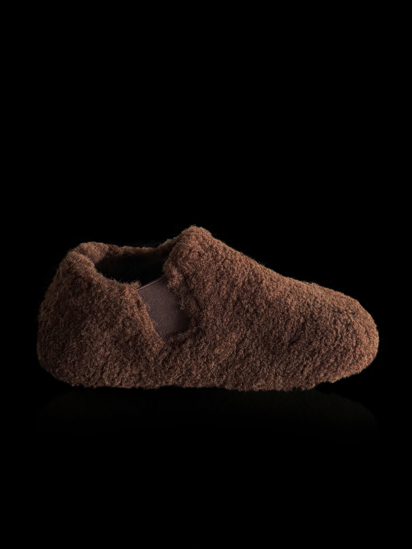 Ženske papuče od velura s umjetnom krznom, plastična potplata, debljina potplata 3-5 cm, jednobojni uzorak, svakodnevni casual stil