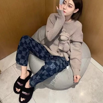 Dámske papuče z baraninej vlny s výšivkou, plochá podrážka, zapínanie jedným pohybom, protišmykové, tlmenie nárazov