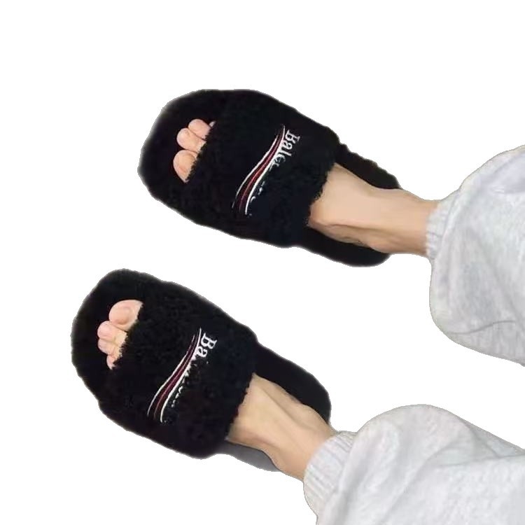 Dámske papuče z baraninej vlny s výšivkou, plochá podrážka, zapínanie jedným pohybom, protišmykové, tlmenie nárazov