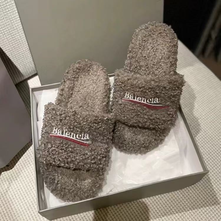 Dámske papuče z baraninej vlny s výšivkou, plochá podrážka, zapínanie jedným pohybom, protišmykové, tlmenie nárazov