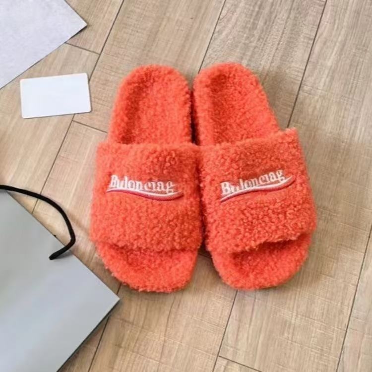 Dámske papuče z baraninej vlny s výšivkou, plochá podrážka, zapínanie jedným pohybom, protišmykové, tlmenie nárazov