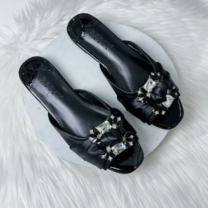 Mflg kristályos mulyapapucs, selyem felsőrész, műbőr bélés, TPR talp, lapos talp