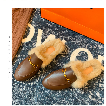 Mule s krznom od zeca, Slip-On dizajn, gornji dio od Super Fiber, unutarnja podstava od zeca, gumena potplata, ravna potplata