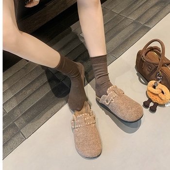 Ženske cipele u Birkenstock stilu s vunenom unutrašnjosti, nubuk gornji dio, gumeni potplat, remen s kopčom, dizajn za povećanje visine