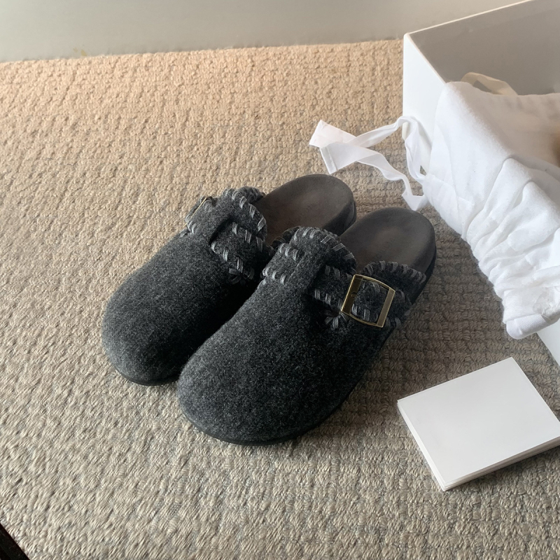 Ženske cipele u Birkenstock stilu s vunenom unutrašnjosti, nubuk gornji dio, gumeni potplat, remen s kopčom, dizajn za povećanje visine