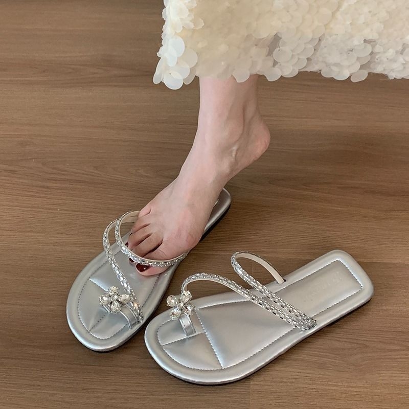 Ženske PVC slip-on sandale s ravnim dnom — gornji dio PVC, podplat PVC, debljina potplata 0–3 cm, lagane i protuklizne