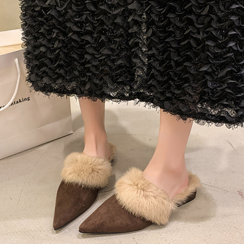 Baotou stil ženske papuče s oštrim nosom, podstavljene umjetnim krznom, gornji dio od suede materijala, gumena potplata, zima 2024