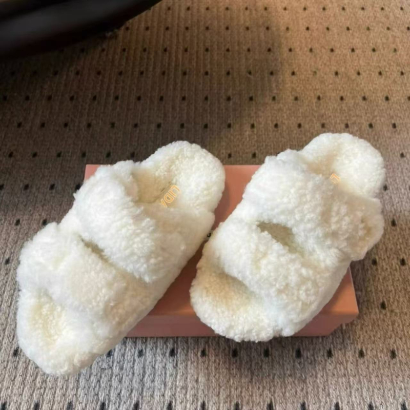 Papuci de femei cu blană artificială, partea superioară din pluș, căptușeală din lână de oaie, talpă din cauciuc antiderapant, grosime 3–5 cm