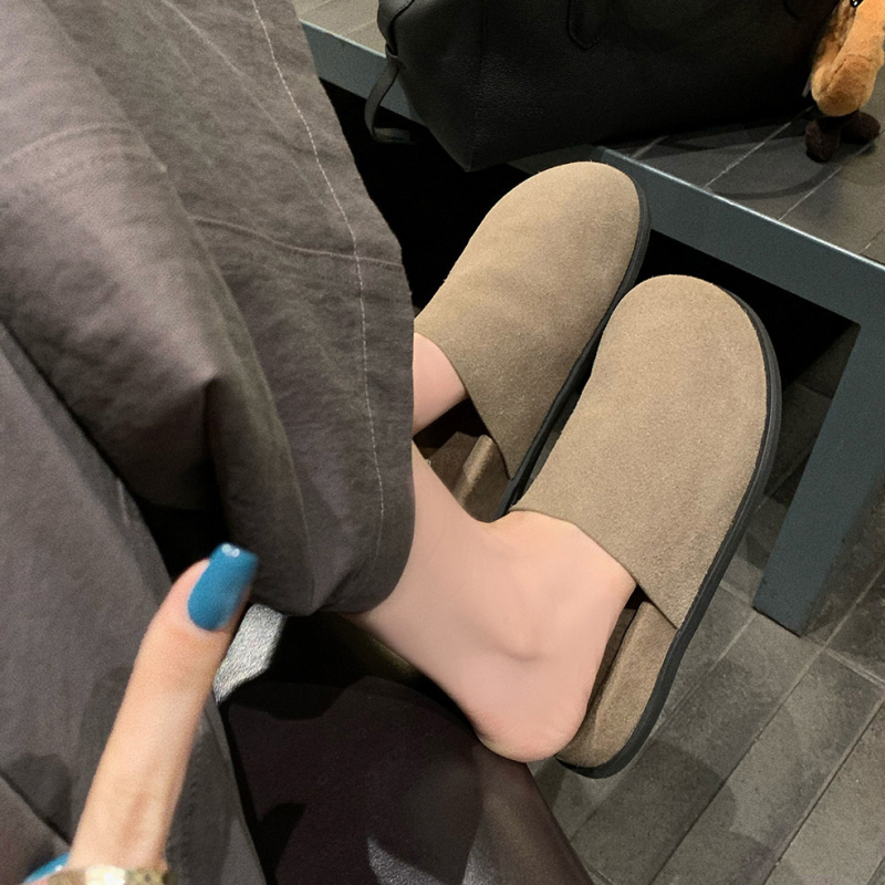 Kožne papuče s plišanim gornjim dijelom, gumena potplata, slip-on, ravni potplat, debljina potplata 0–3 cm, jesen-zima