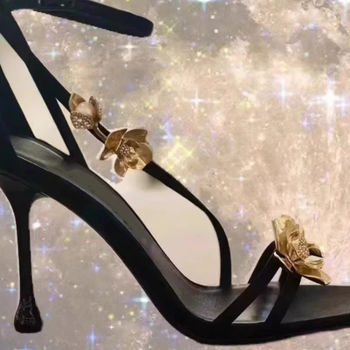 Női PU pántos szandál négyszögletes orral, gumi talppal, PU belső bélés, egy soros csat, nyár 2024