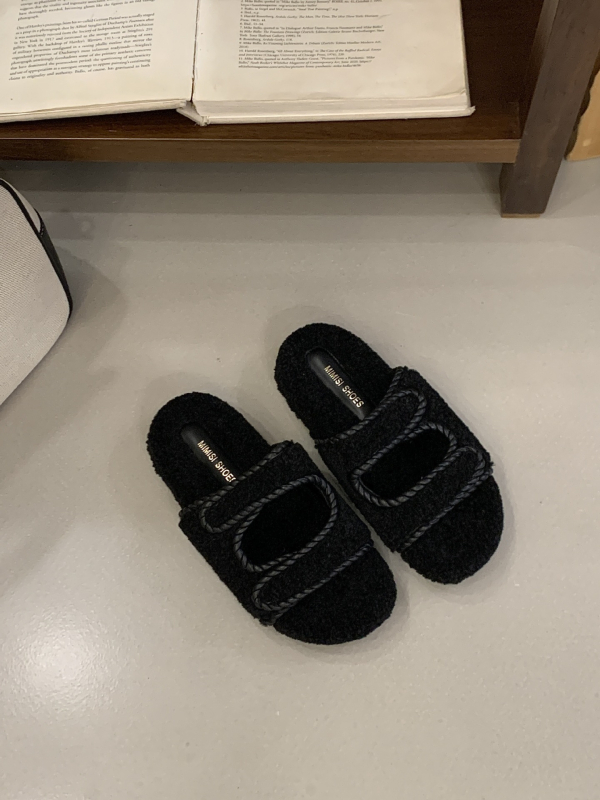 Női vastag talpú plüss papucs — nubuk felsőrész, gumírozott talp, slip-on kialakítás, belső réteg: szuper rost, talp vastagsága 0–3 cm