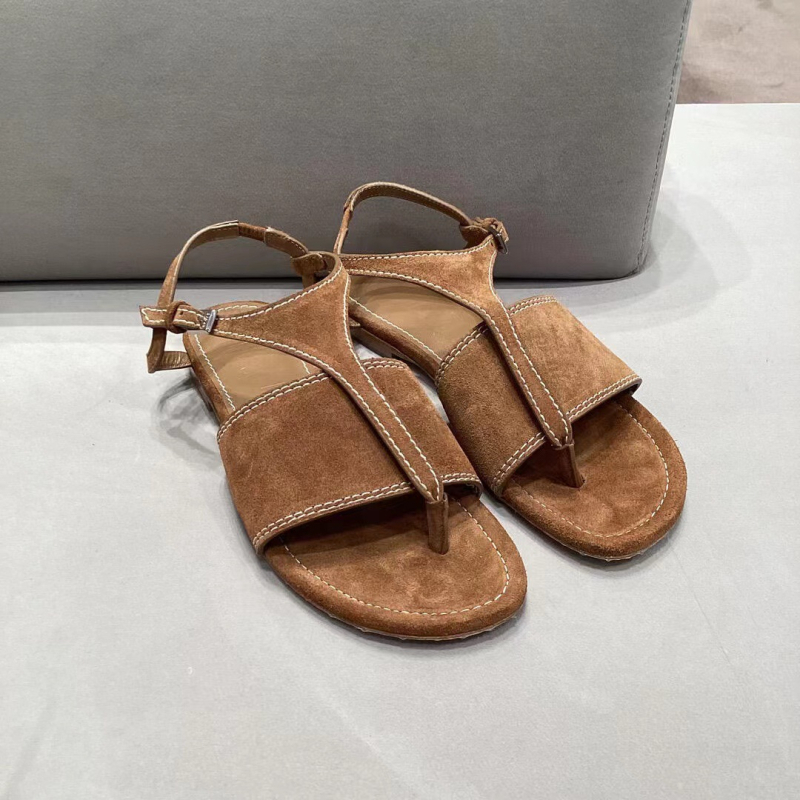 Női római szandálok – valódi bőr felső rész, két réteg bőr a felső részen, elöl és hátul pántokkal és csattal, gumitalp, kerek orr