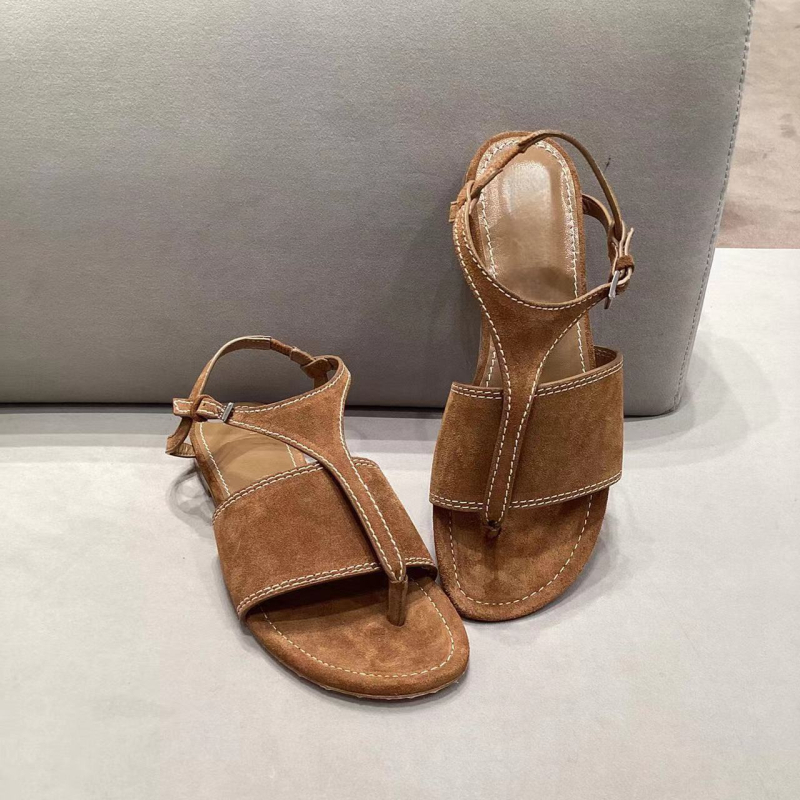 Női római szandálok – valódi bőr felső rész, két réteg bőr a felső részen, elöl és hátul pántokkal és csattal, gumitalp, kerek orr