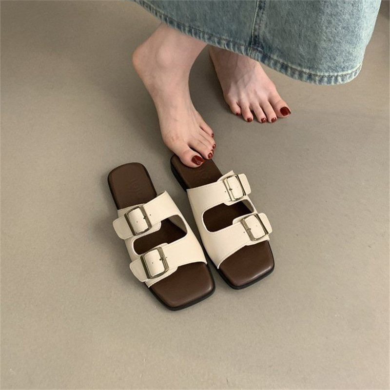 Női egypántos papucs – vintage stílus, felső rész mű PU, talp kompozit anyagból, lapos sarok, talp vastagsága 0–3 cm