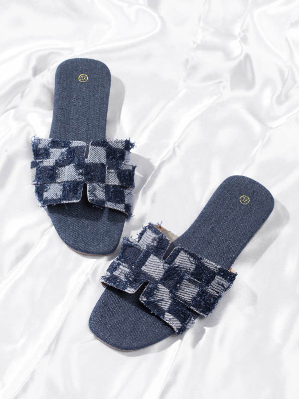 Dámske sandále s otvoreným prstom a plochou podrážkou - štvorcový nos, denim vrchná časť, podrážka z TPR, mriežkový vzor, textilná podšívka
