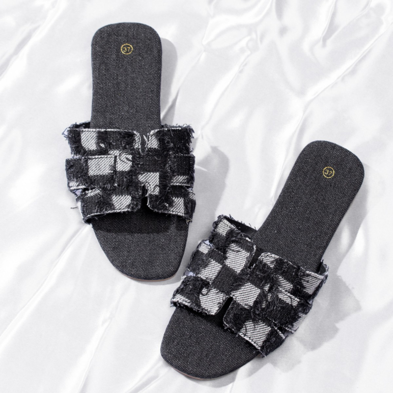 Dámske sandále s otvoreným prstom a plochou podrážkou - štvorcový nos, denim vrchná časť, podrážka z TPR, mriežkový vzor, textilná podšívka