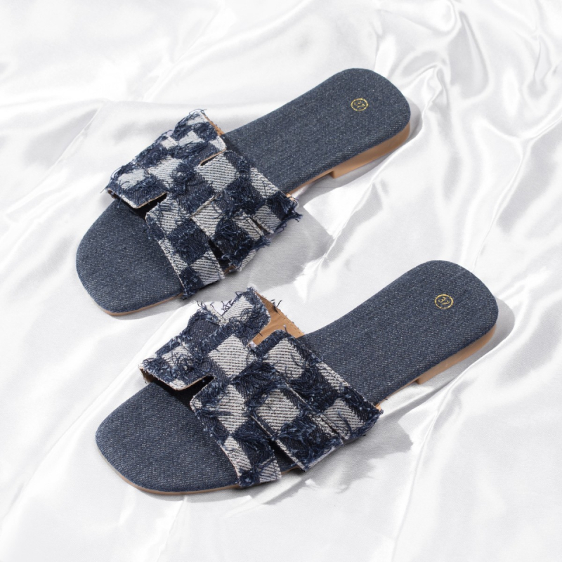 Dámske sandále s otvoreným prstom a plochou podrážkou - štvorcový nos, denim vrchná časť, podrážka z TPR, mriežkový vzor, textilná podšívka