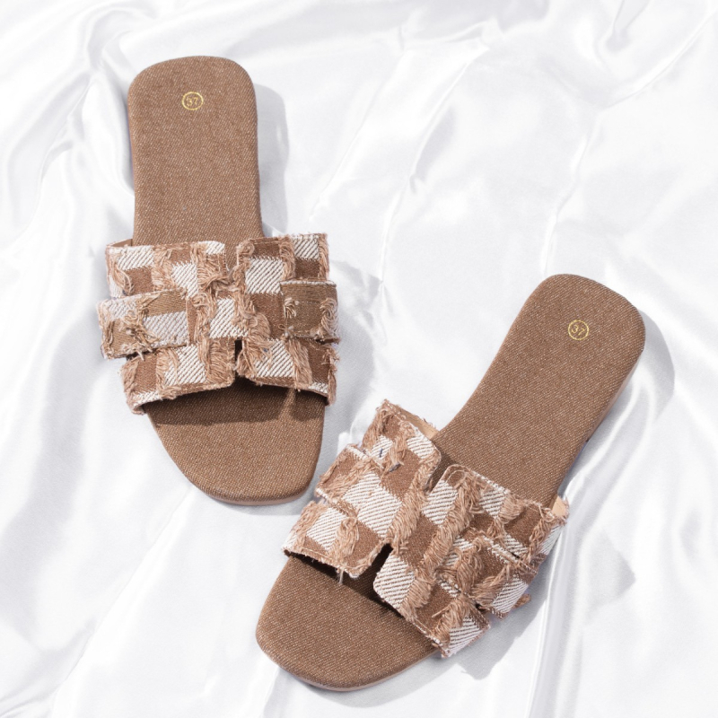 Dámske sandále s otvoreným prstom a plochou podrážkou - štvorcový nos, denim vrchná časť, podrážka z TPR, mriežkový vzor, textilná podšívka