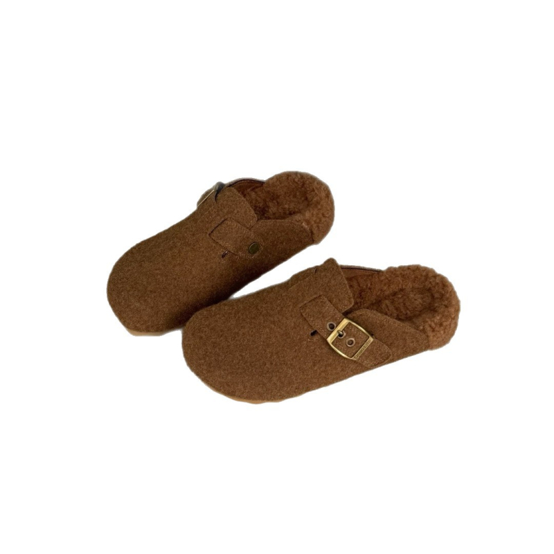 Dámske papuče zo split kože, hrubá podrážka (0–3 cm), flísová výstelka, gumová podrážka, slip-on zapínanie — Zima 2025