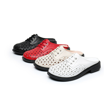 Δερμάτινα περφοραρισμένα σανδάλια με επίπεδη σόλα, slip-on