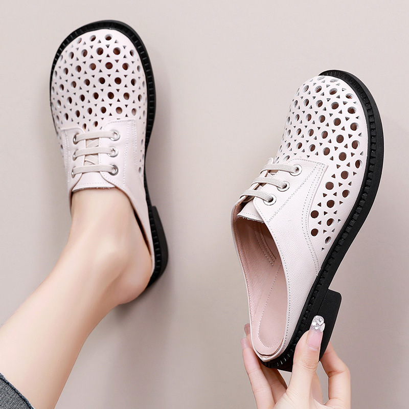 Δερμάτινα περφοραρισμένα σανδάλια με επίπεδη σόλα, slip-on