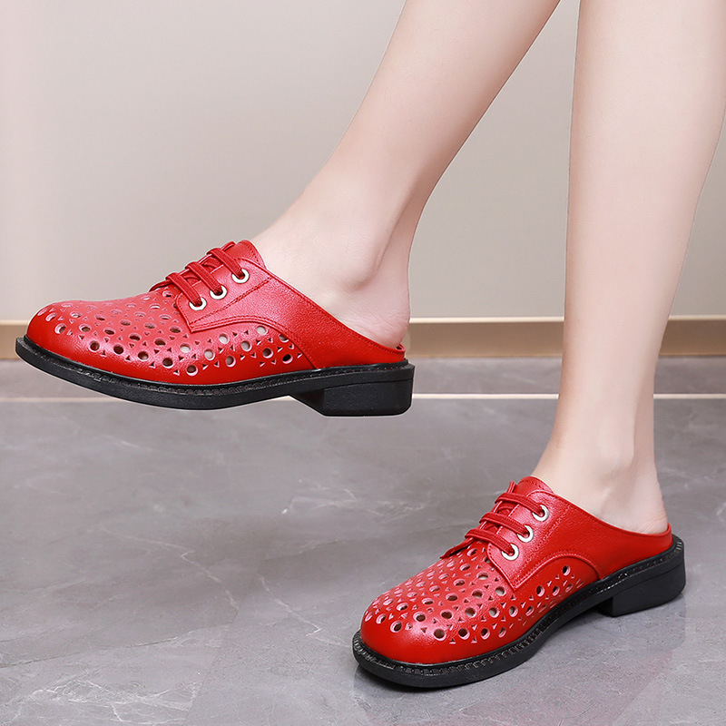 Δερμάτινα περφοραρισμένα σανδάλια με επίπεδη σόλα, slip-on