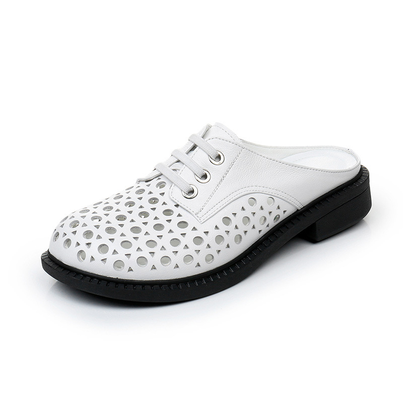 Δερμάτινα περφοραρισμένα σανδάλια με επίπεδη σόλα, slip-on