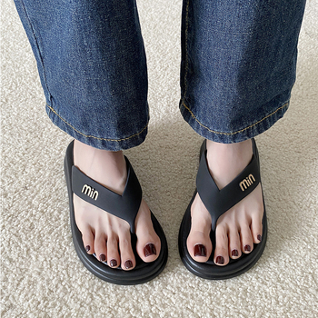 Jubafan ženske PVC japanke u korejskom stilu za plažu – protuklizne, izdržljive, potplat injekcijski oblikovan, uzorak sa slovima
