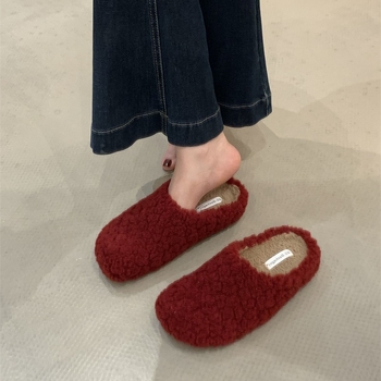 Koreai stílusú szőrme papucs, integrált báránybőrrel, nubuk felsőrész, belső műszál rövid plüss bélés, gumitalp, slip-on, lapos talp, 0-3 cm emelés