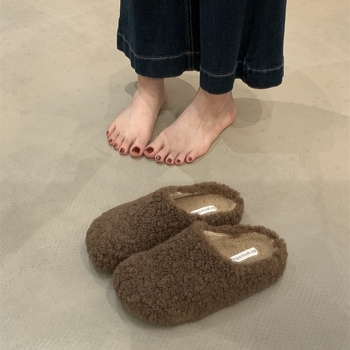 Koreai stílusú szőrme papucs, integrált báránybőrrel, nubuk felsőrész, belső műszál rövid plüss bélés, gumitalp, slip-on, lapos talp, 0-3 cm emelés