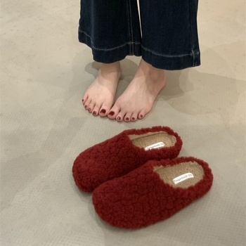 Koreai stílusú szőrme papucs, integrált báránybőrrel, nubuk felsőrész, belső műszál rövid plüss bélés, gumitalp, slip-on, lapos talp, 0-3 cm emelés